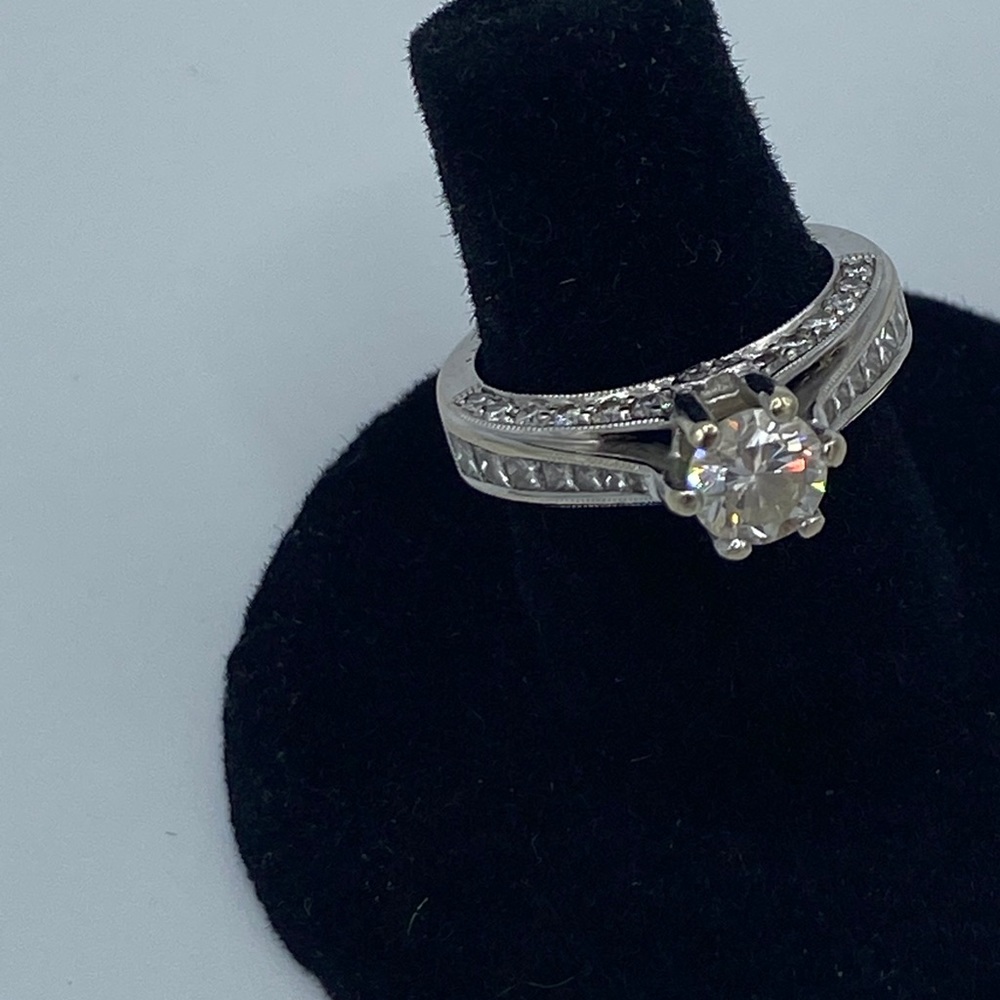 Diamond wedding ring - Picture 6 of 8